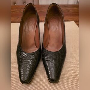 Giorgio Armani Elegant Black Crocodile Pattern Women's Shoes Size 37.5 Pointed
